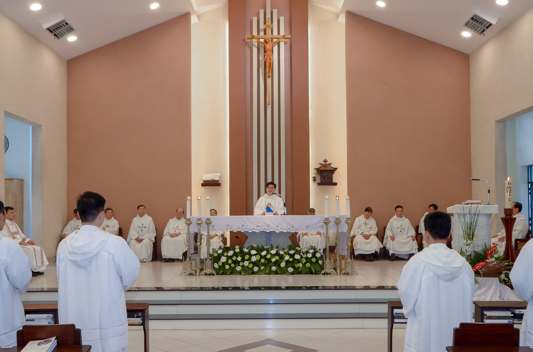 Nhà học Đa Minh: Thánh lễ trao tác vụ Đọc Sách - Giúp :ễ