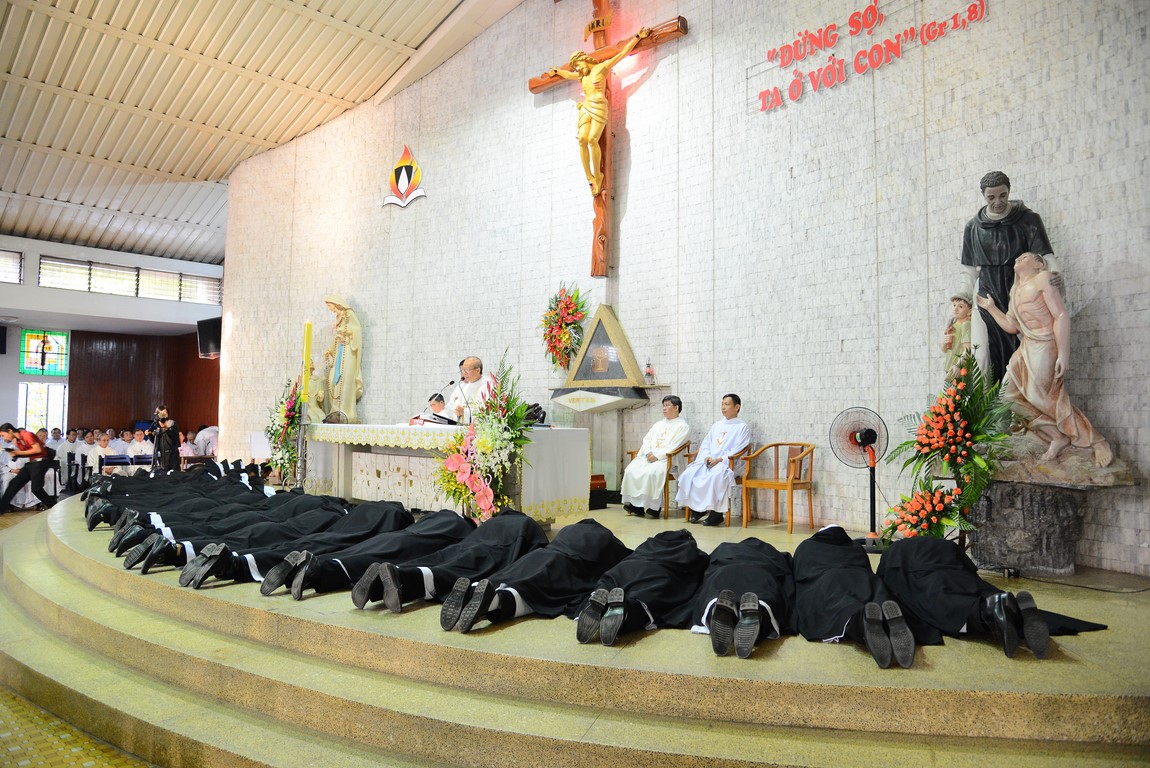 Thánh lễ tuyên khấn lần đầu trong Dòng Đa Minh 2015