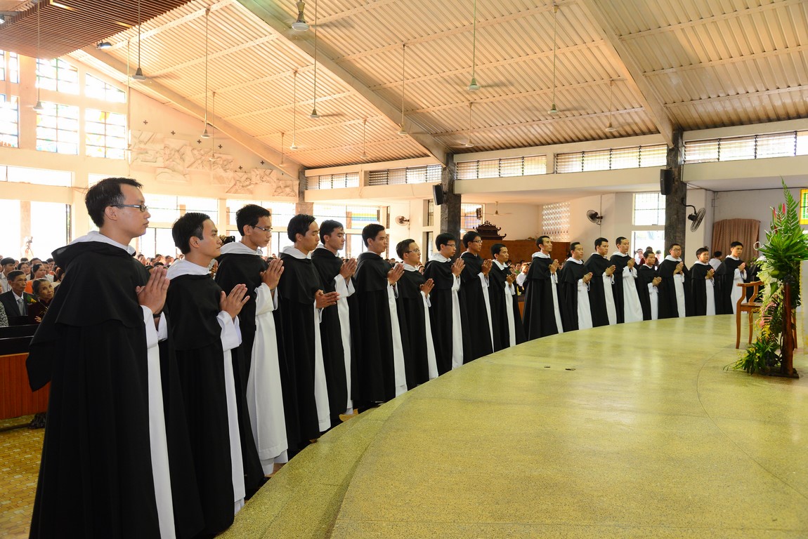 Thánh lễ tuyên khấn lần đầu trong Dòng Đa Minh 2015