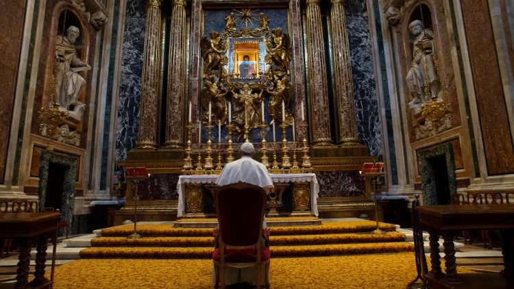 ĐTC rời Vatican đến Đền thờ Đức Bà Cả cầu nguyện cho đại dịch chấm dứt