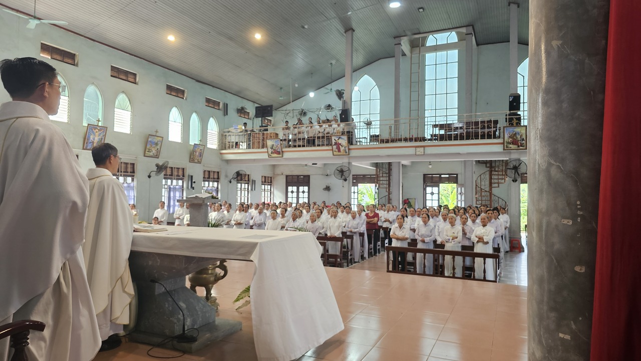 Huynh Đoàn Đa Minh Mừng Gx. Yên Hợp, Gp. Hưng Hóa: Thánh Lễ Đức Mẹ Sầu Bi và Cầu Nguyện Cho Tỉnh Dòng