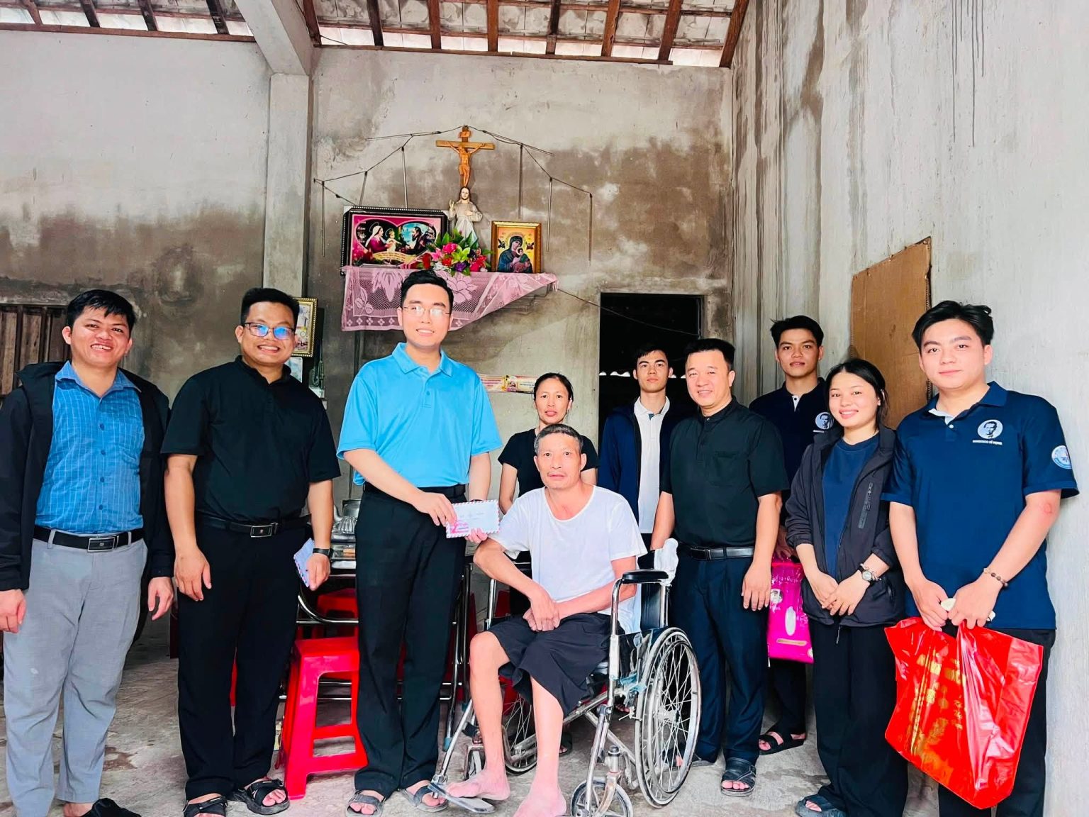 [Px. Thánh Martinô] Chương trình bác ái: “Quà tặng yêu thương”